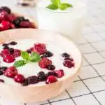 Joghurt Parfait mit Beeren